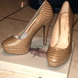 Jessica Simpson Nude Snake pumps